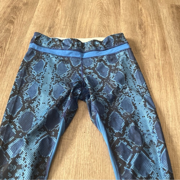 Lululemon Inspire  Crop I Mesh Mini Siggy Pipe Dream  Blue Sz 6 K - Picture 6 of 11